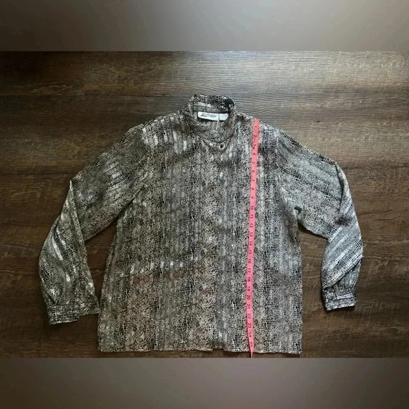 VINTAGE 70s silky animal print blouse size 14 EUC sz L YVES St. CLAIR office - Picture 15 of 16
